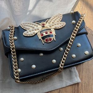 Adorable bumble bee 💼 bag